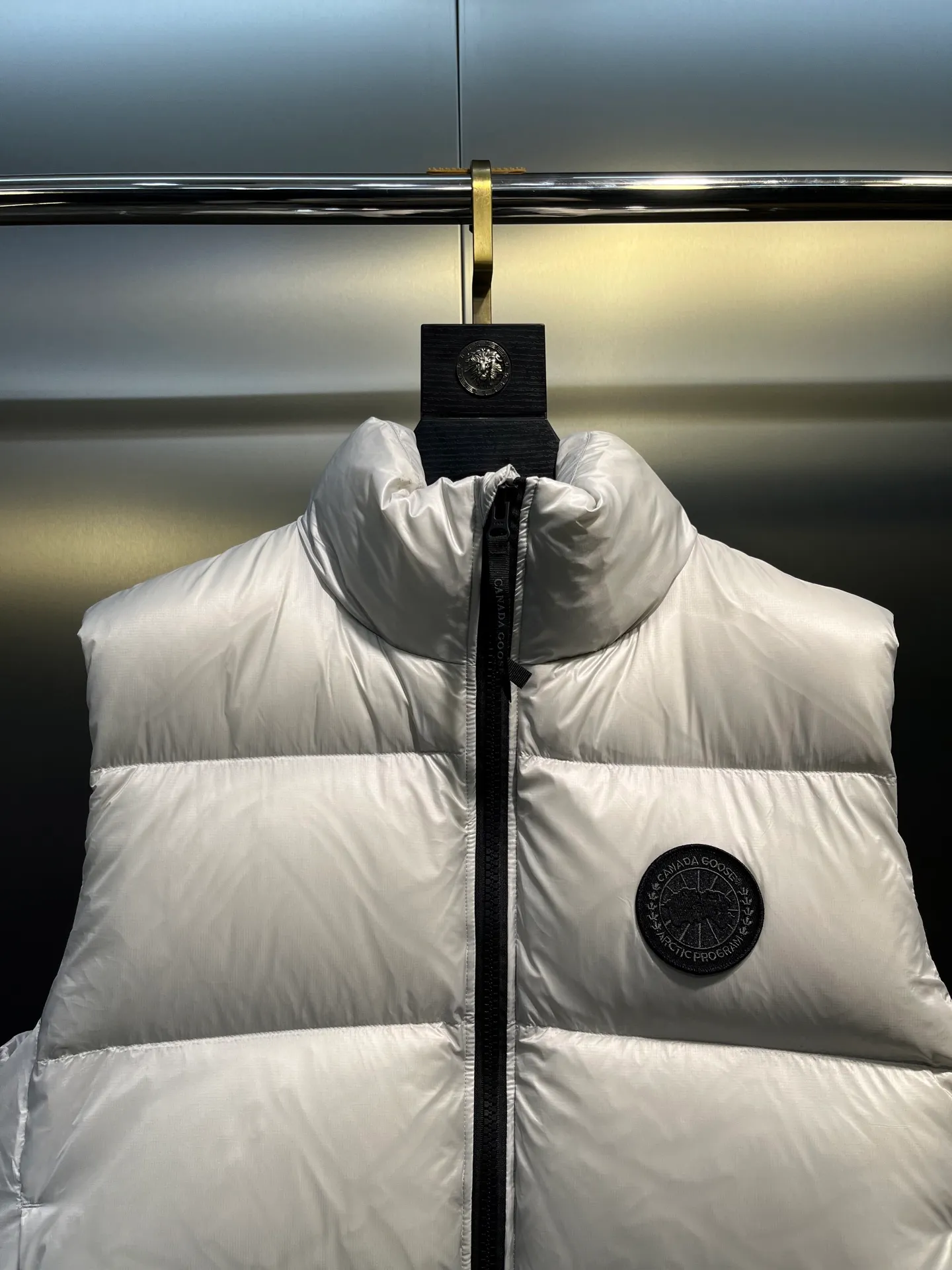 P540 🇨🇦Canada Goose""🇨🇦🌟 Canada Goose Puff Down Vest has always been recognized as the warmest down jacket. Various Instagram celebrities, Internet celebrities, and celebrities often wear it for street photos. I make Canada Goose every year, but I still can't get rid of my love for it. No matter how cold the days are, there is no need to be afraid, because there is! Filled with 90% white duck down, it is the legendary warmest down jacket and is known as a must-have for Arctic outdoor sports! The most popular down jacket in the world, celebrities are rushing to buy it, it is a must-have!  size：xs-xl